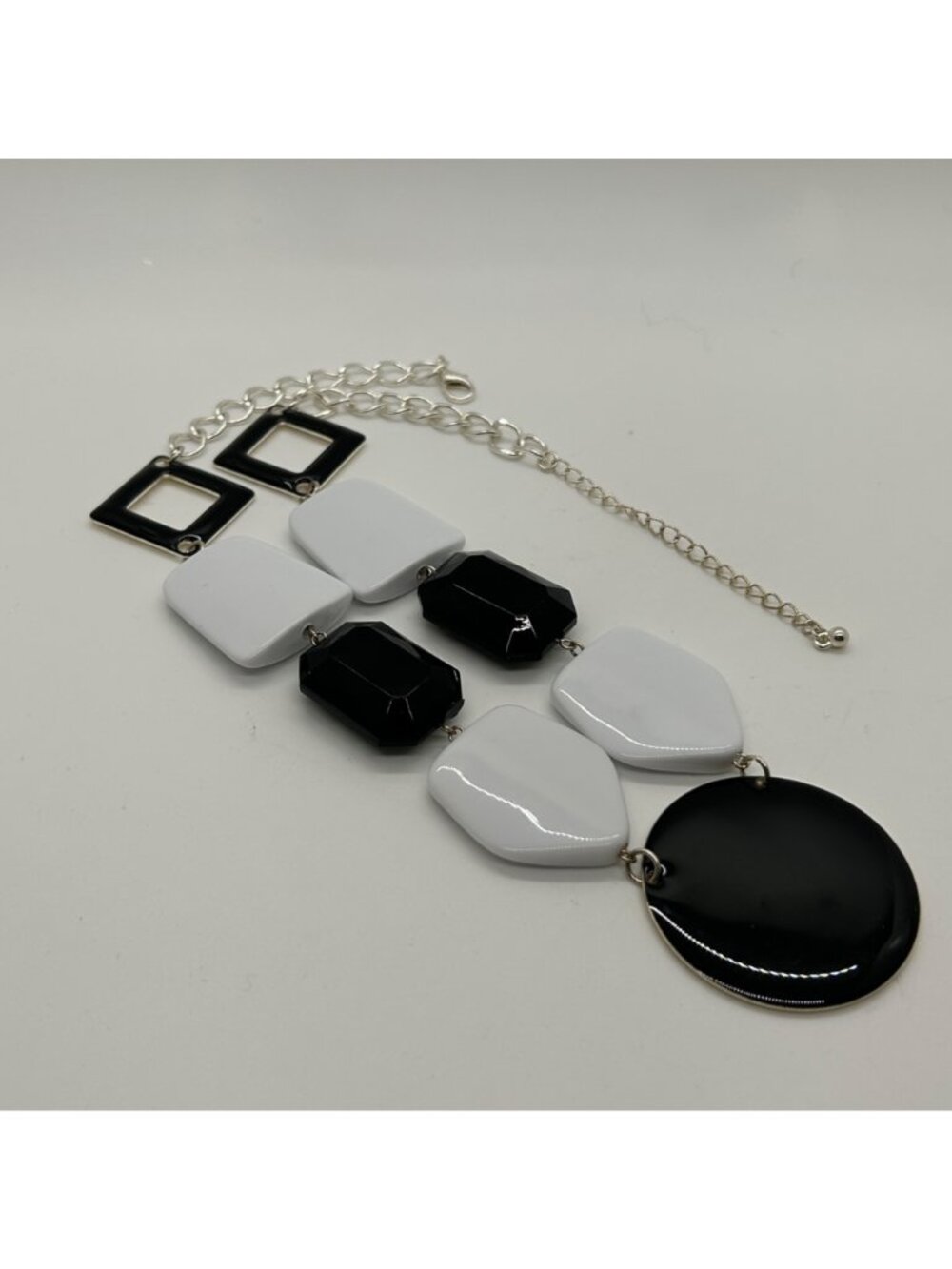 Chunky Black White Statement Necklace Geometric Acrylic Enamel Silver tone Bib - Picture 5 of 13